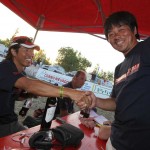 B24C4686 無事到着した三橋ドライバーを迎える森監督